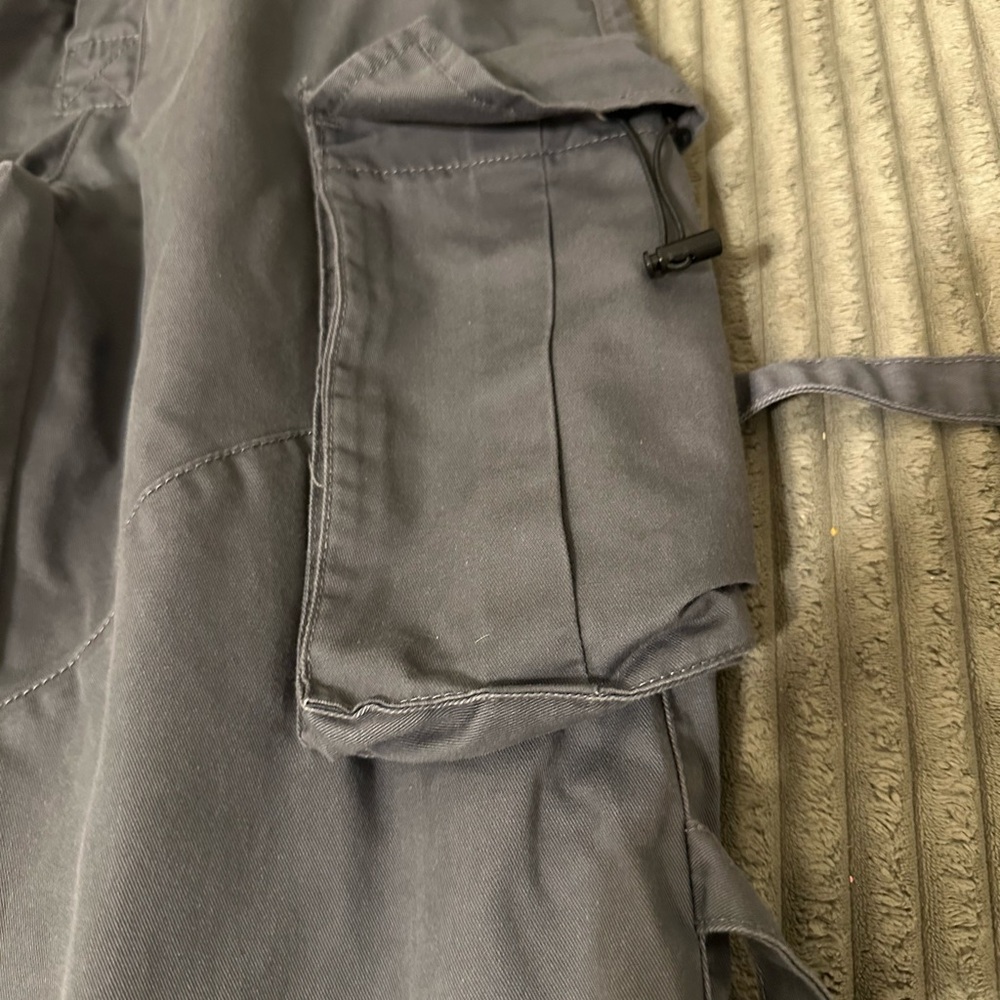 Women’s Gray Cargo Pants - Picture 5 of 8